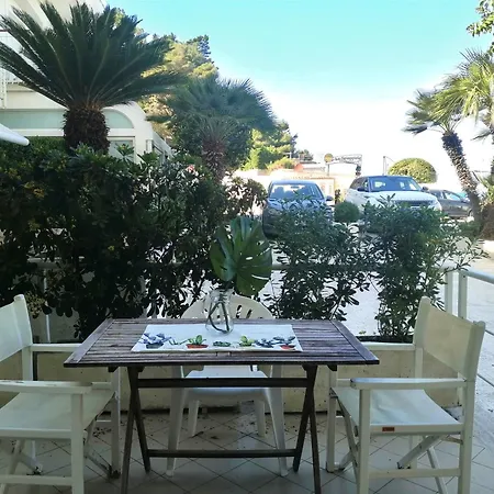 147 - Monolocale A Numana, Con Terrazzo Al Fior Di Mare, Con Aria Condizionata E Posto Auto *
